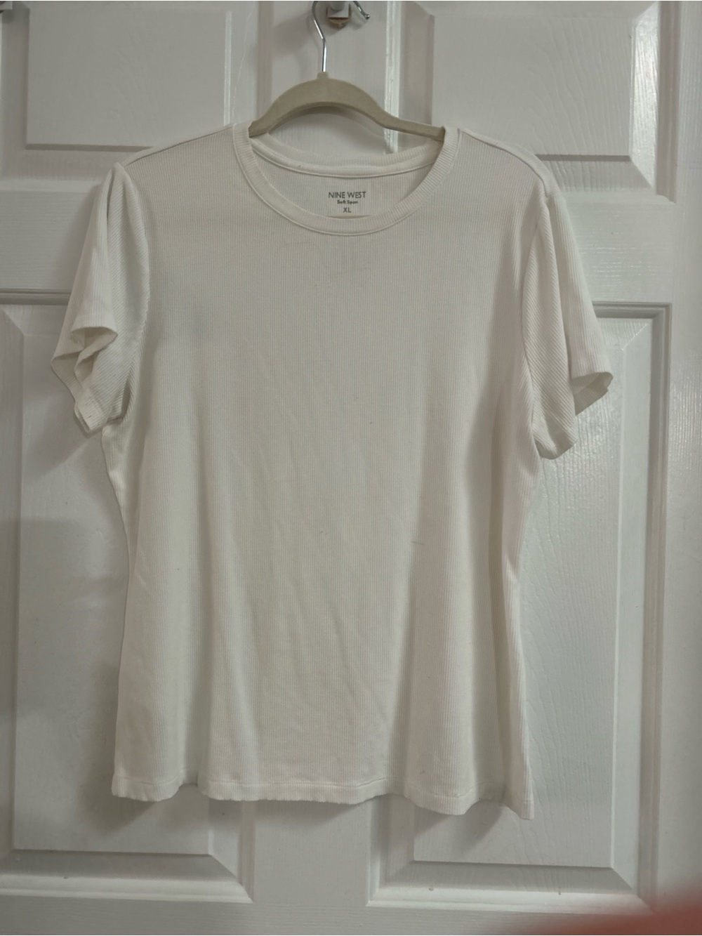 Nine West White Ribbed Short Sleeve Crew Tee